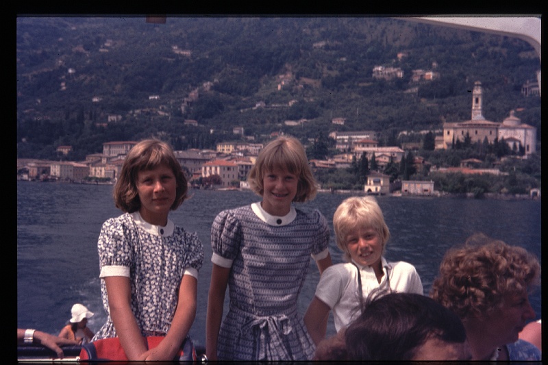 28.Gardameer jul 1975 Mama,Brigitte,Marion,Peter.JPG